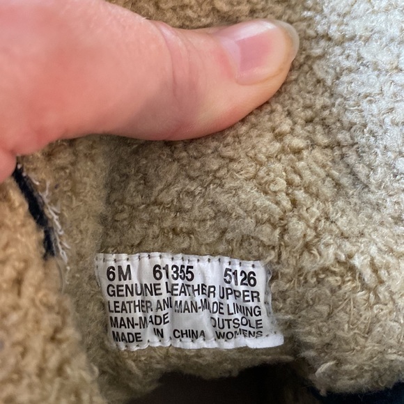 Timberland suede boots in size 6. With inner lining nice and cosy for winter. - Picture 7 of 10